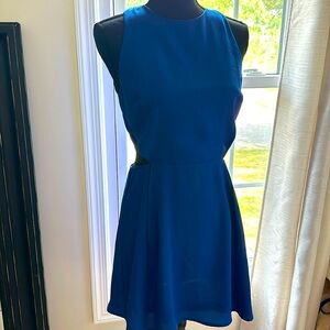 Dress, sleeveless, pretty color blue size M, great for the summer.